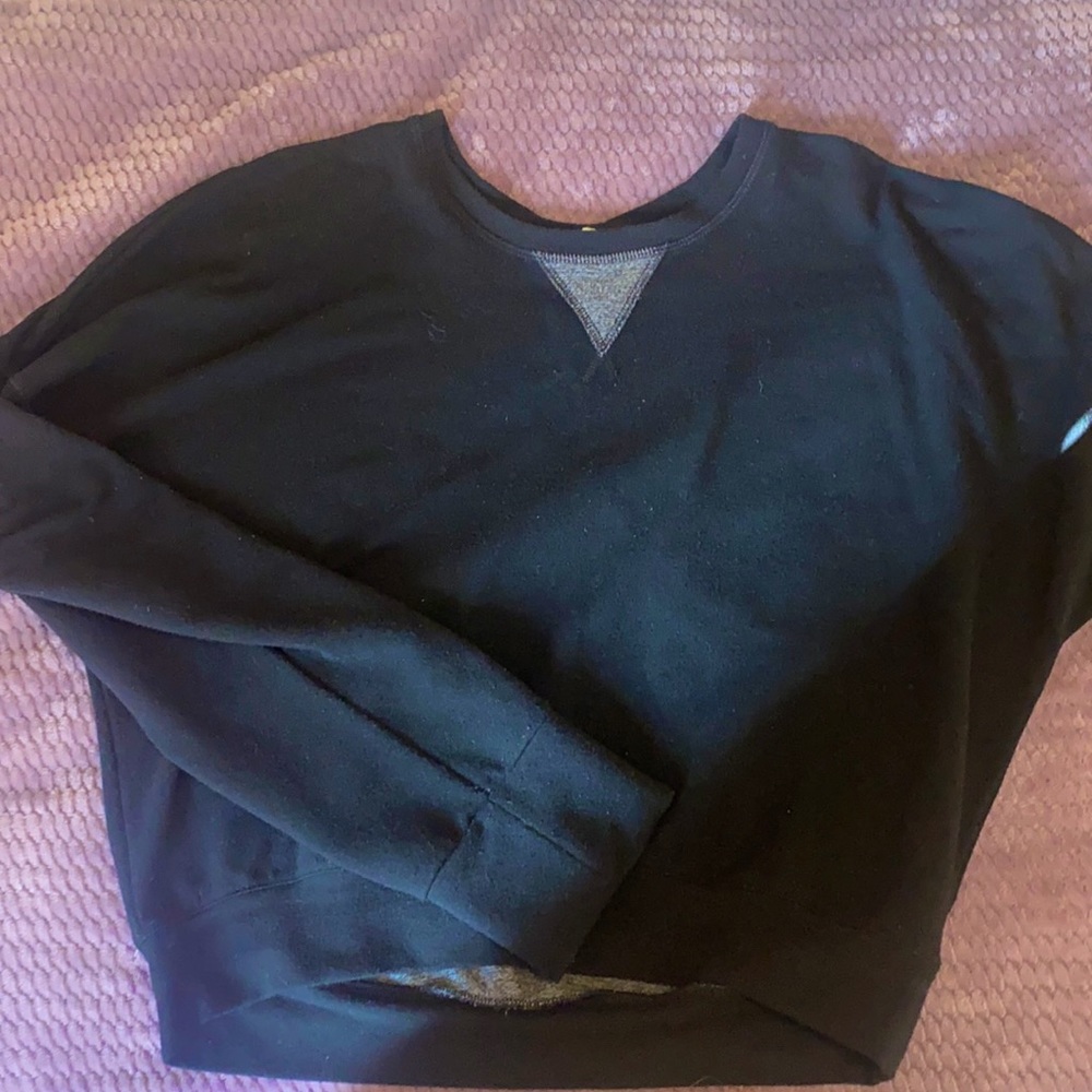 Black cropped long sleeve sweatshirt 🖤